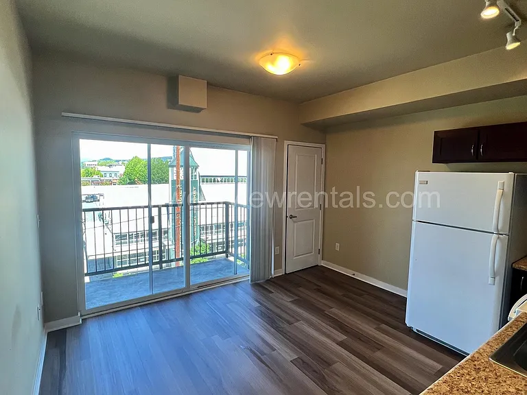 200 E Maple St — Photo 129
