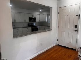 81-83 Hawthorne Ave