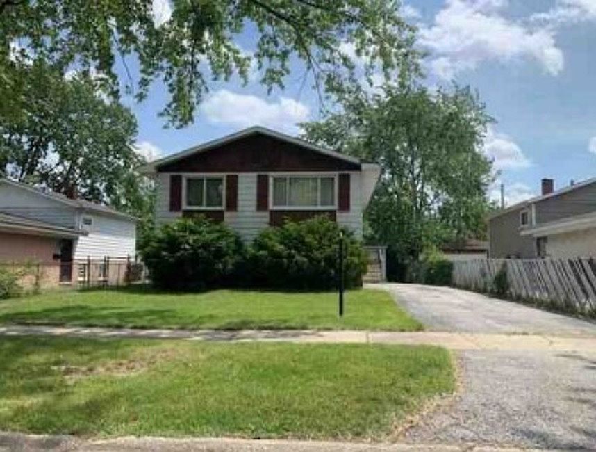 2nd image of 16423 Marshfield Ave