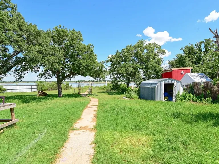 9142 County Road 197 — Photo 24