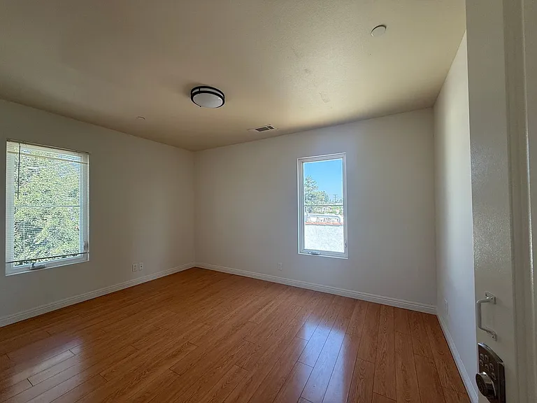 314 E Mission Rd — Photo 18
