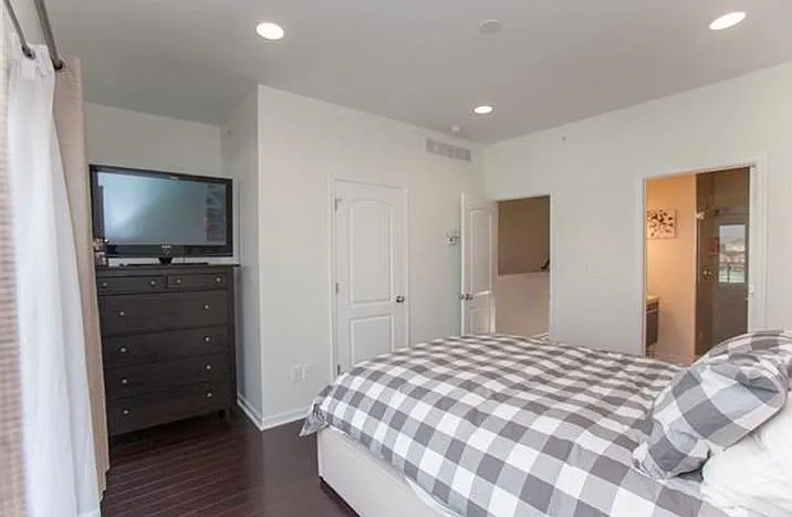 1310 N Hope St — Photo 9