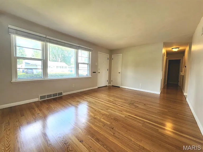 230 Monterey Dr — Photo 3