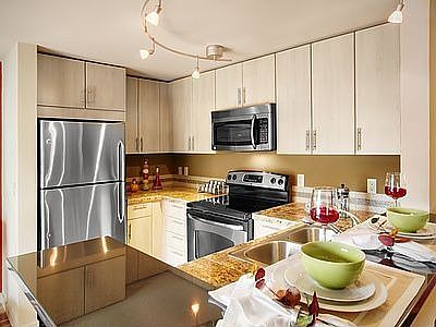 Kitchen with Granite Bar