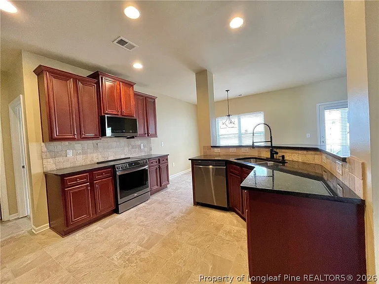 642 Regimental Dr — Photo 14