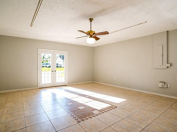 5th image of 434 Lake Daisy Dr