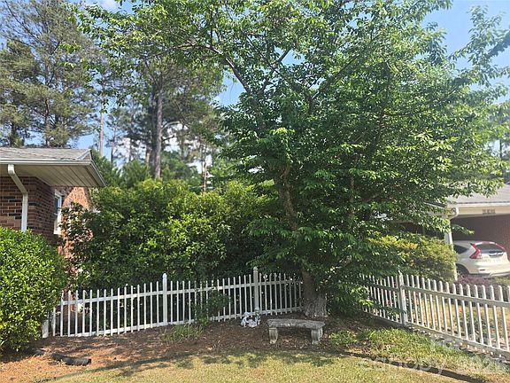 5th image of 620 McDowell Dr