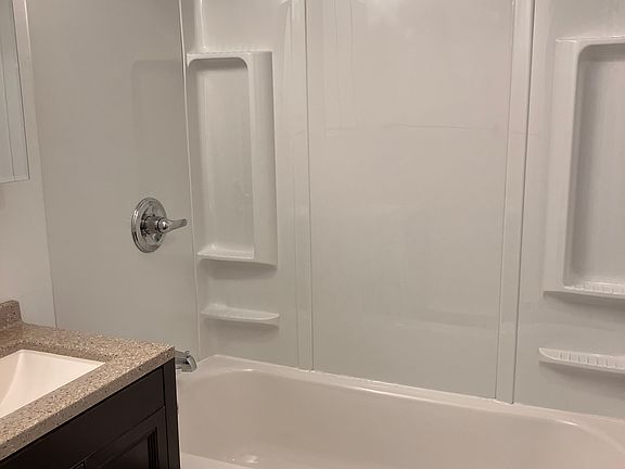 4th image of 251 Meyran Ave #1