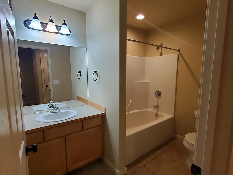 2403 N Water St — Photo 13