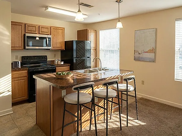 Diamond Pointe