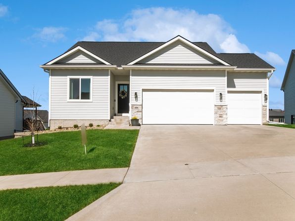 1606 Red Cedar Ln, Granger, IA 50109