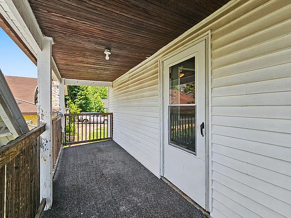 3rd image of 1315 Farr St