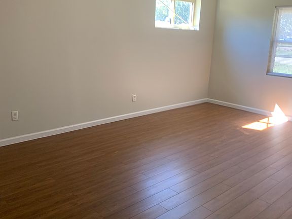 2nd image of 106 Oak St