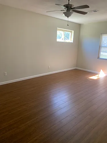 106 Oak St Photo 1