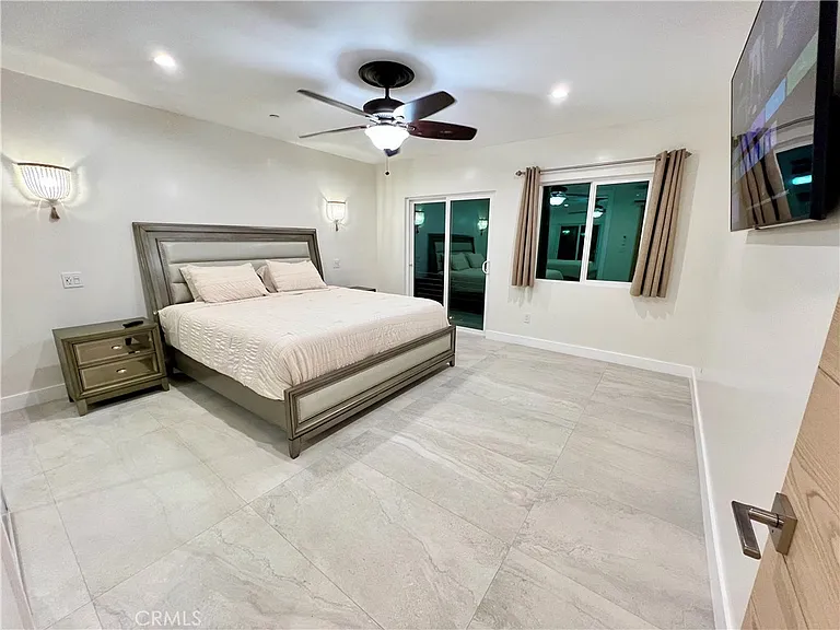 23443 Balmoral Ln — Photo 30