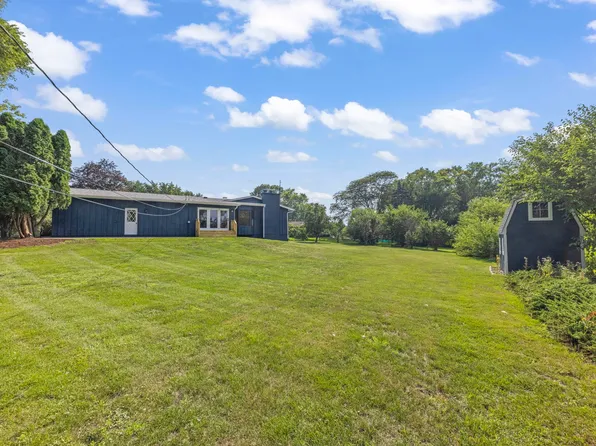 23W570 Pine Dr, Carol Stream, IL 60188