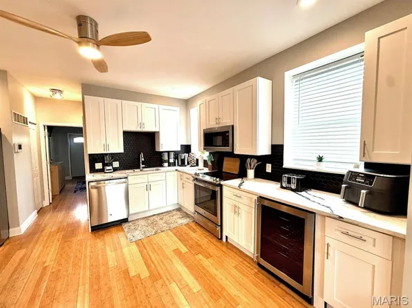 2811 Hickory St, Saint Louis, MO 63104