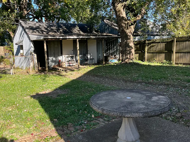 1127 Goss Ave — Photo 10