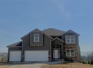 8931 N Poplar Ave, Kansas City, MO 64156