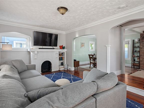 5th image of 1560 Lauderdale Ave