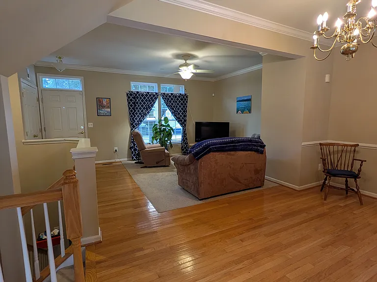 2066 Lockwood Dr — Photo 4