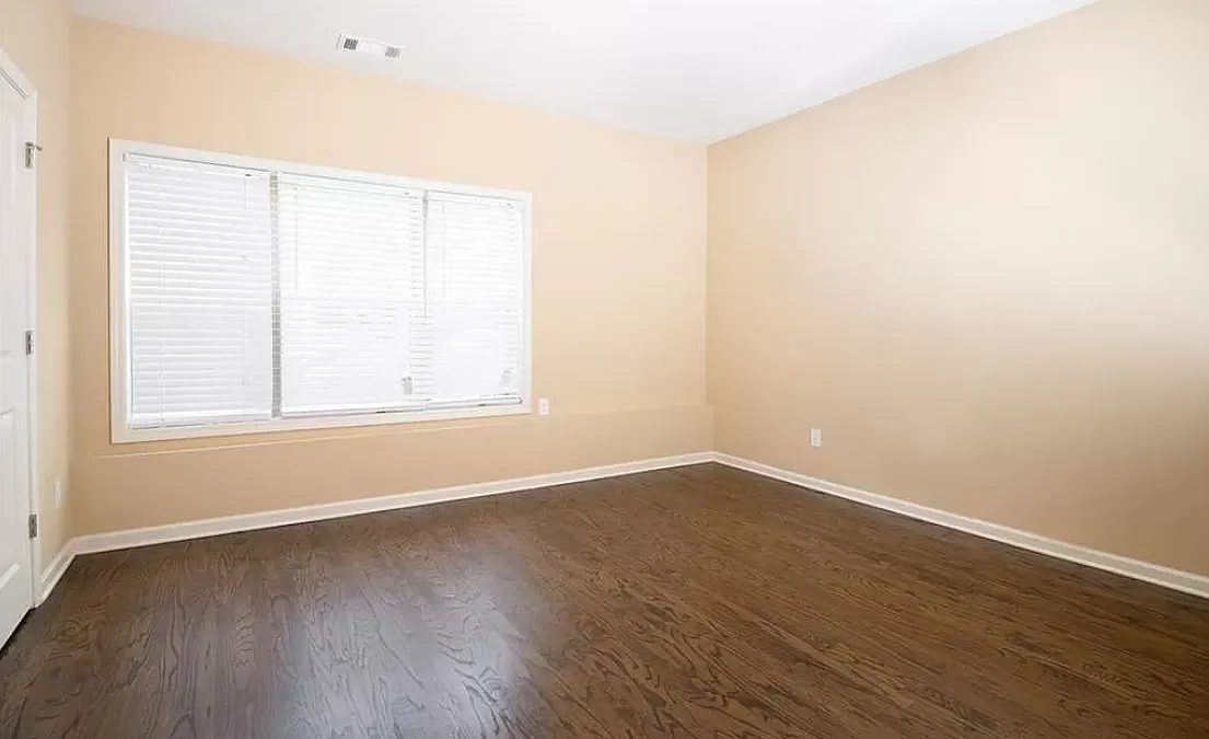 4 bed, 2600 sqft, $3,500 — Photo 4