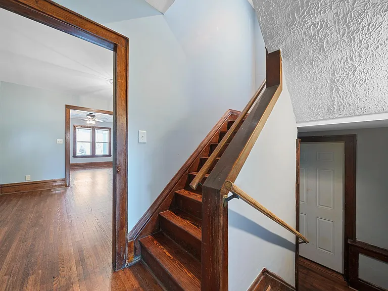 685 E Whittier St — Photo 12