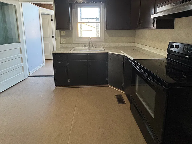 2774 Elmwood Ave — Photo 4