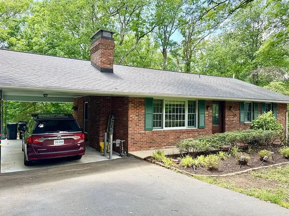 18355 Sharon Rd, Triangle, VA 22172