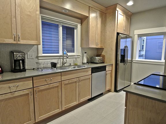 5th image of 1910 Franklin Ave E