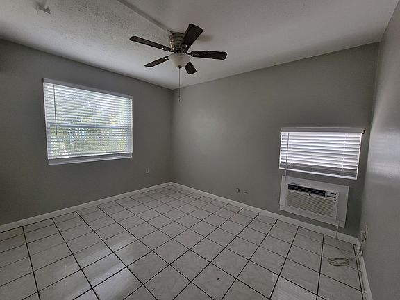 4th image of 525 12th Ave NE APT 6