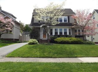 465 Hurstbourne Rd, Rochester, NY 14609