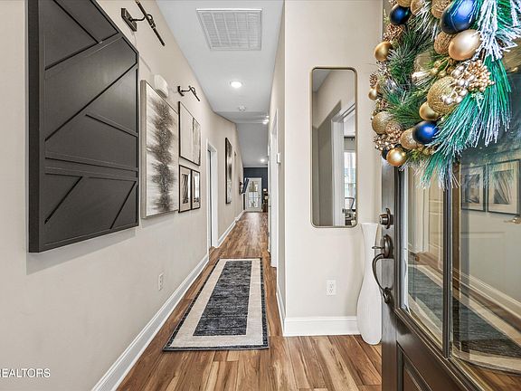 3rd image of 403 Toronto Ln