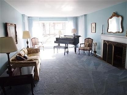 2nd image of 4 Bruce Cir N