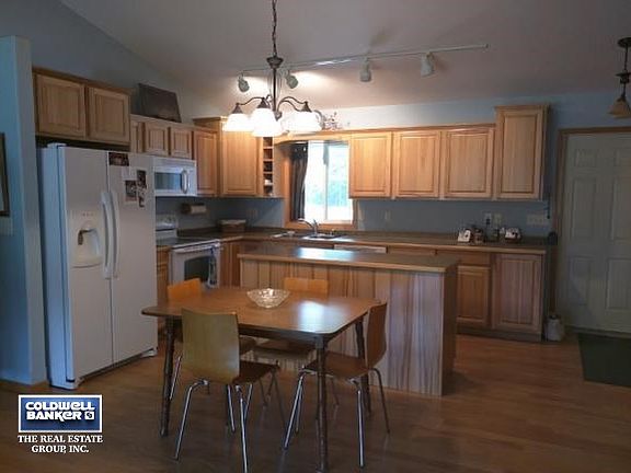 Kitchen with appliances includ