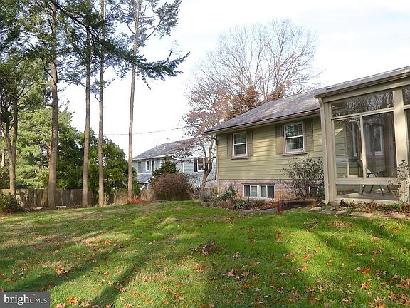2nd image of 1116 Colonial Rd