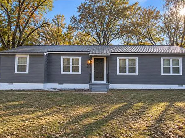 697 Woody Dr, Jackson, MS 39212
