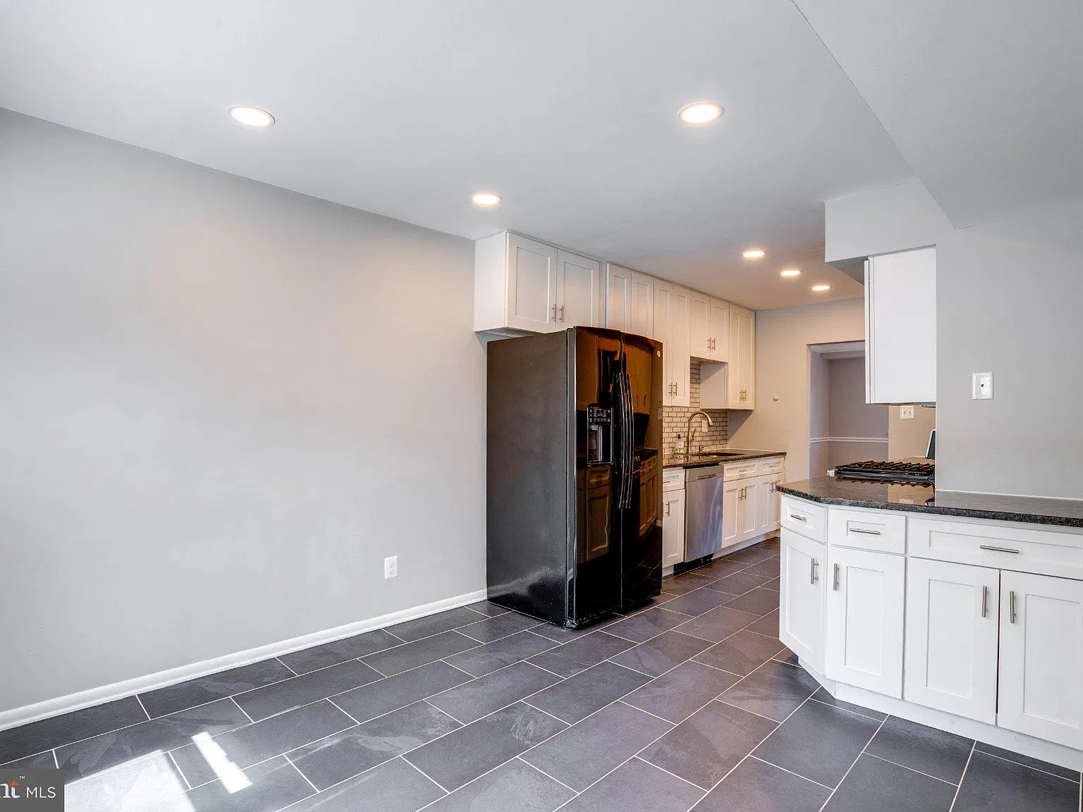 3 bed, 4.0 bath, 1496 sqft, $3,400 — Photo 2