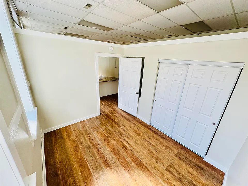 213 N Main St