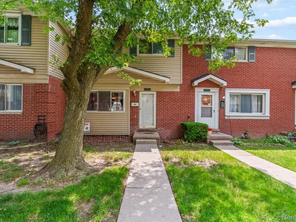 25704 Cambridge Ct, Roseville, MI 48066