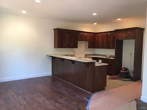 3rd image of 206 Mansfield Dr
