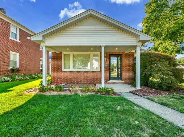 3102 Birchwood St, Trenton, MI 48183