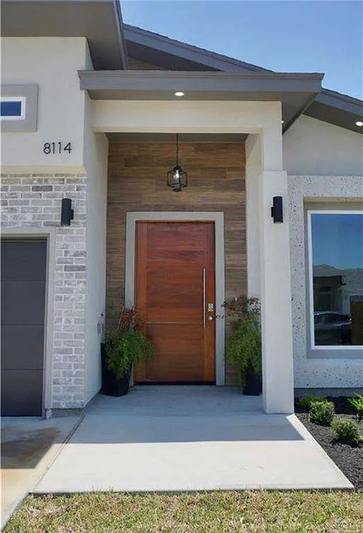 3 bed, 2.5 bath, 1748 sqft, $2,600 — Photo 2