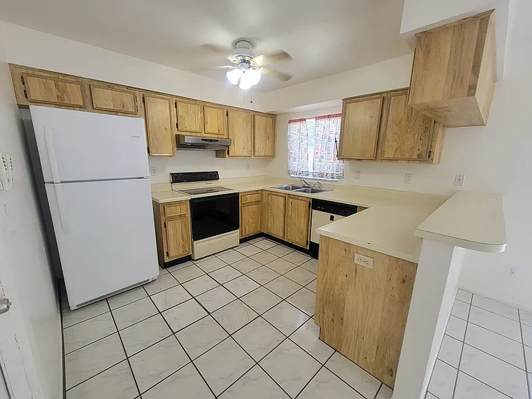 8224 Autumn Oak Ave — Photo 8