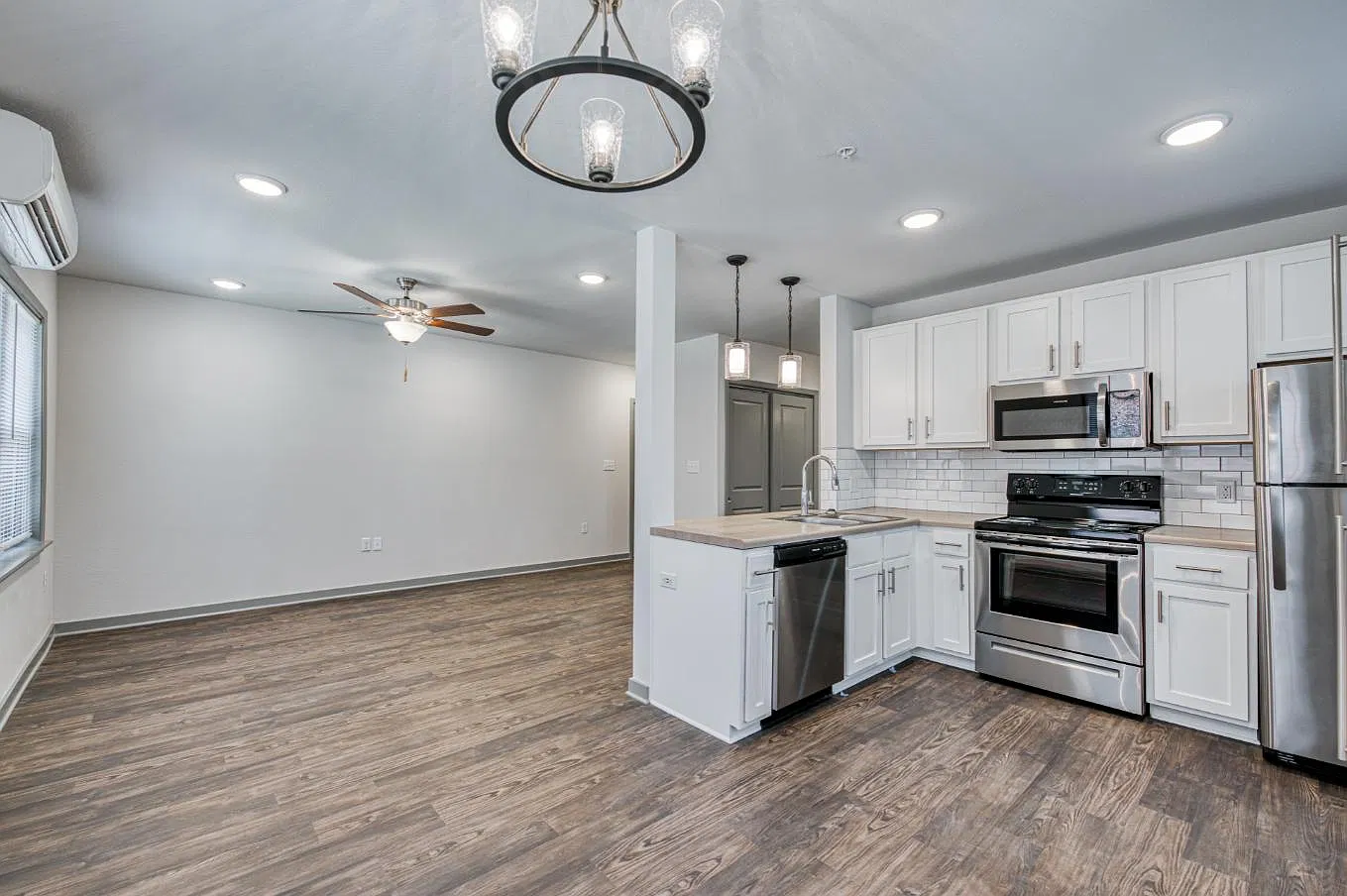 2 bed, 975 sqft, $900 — Photo 2