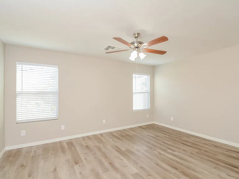 15438 W Mercer Ln — Photo 9