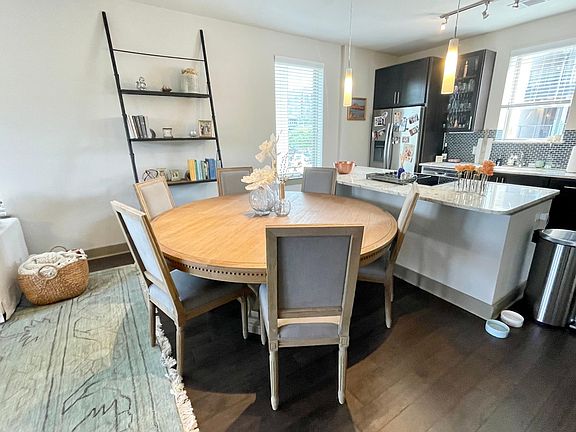 4th image of 4672 Amesbury Dr #6106