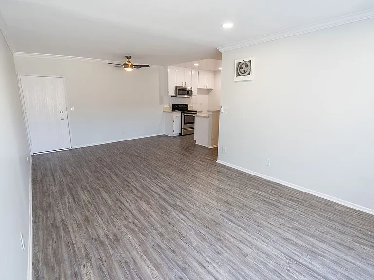 4444 Ensign Avenue — Photo 20