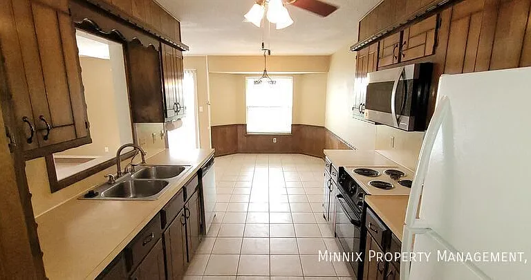 4620 Itasca St — Photo 11