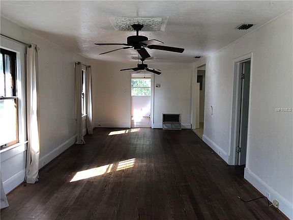 2nd image of 226 Pecan St